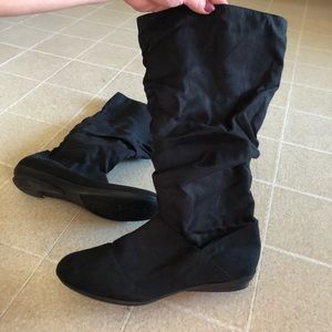 Women’s Black under Knee slouched boots